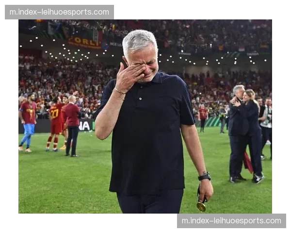 本菲卡穆里尼奥缺席指挥 临场应变能力大打折扣 本菲卡穆里尼奥缺席指挥 临场应变能力大打折扣